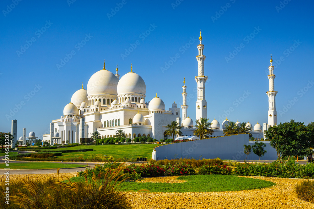 Obraz premium Imposing Sheikh Zayed Grand Mosque in Abu Dhabi