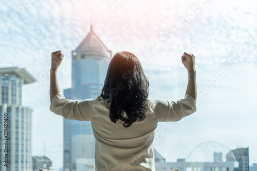 Foto Woman power and girl strength in business achievement, winning and career succes