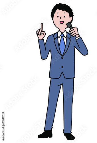 グレーのスーツ　マイクを持って話す男性