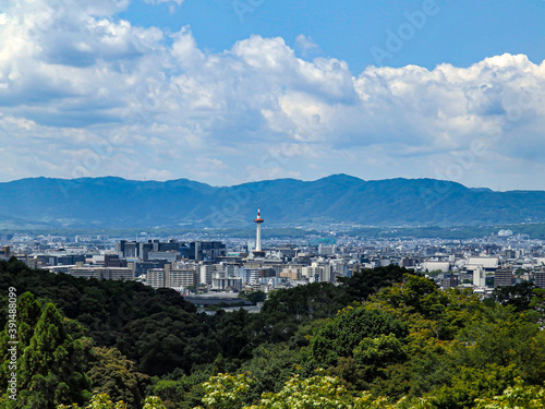 京都　伏見稲荷大社　四ツ辻からみた夏の京都市内の景色