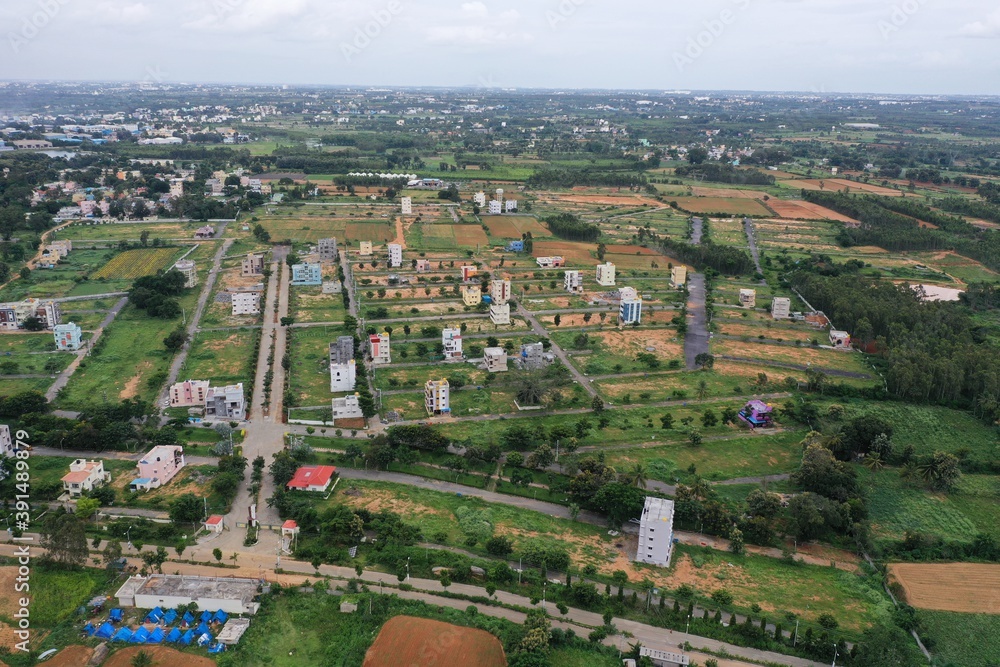Obraz premium Houses amidst the beauty of nature