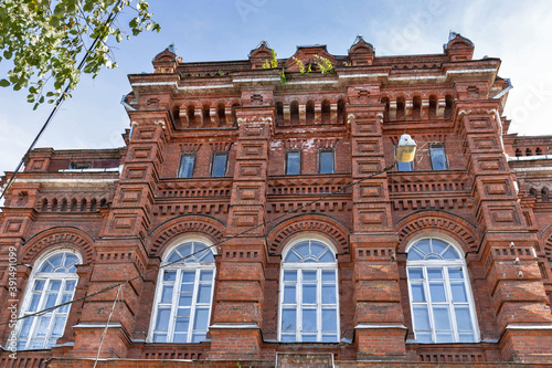 Kostroma. The house on the prospect of the World (Pavlovskaya street). the building of the former ecclesiastical school.