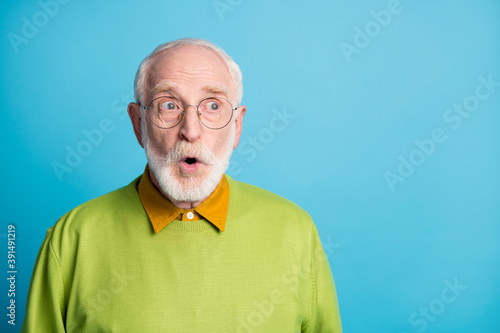Photography Photo of pensioner granddad open mouth look side empty space wear eyeglasses gre