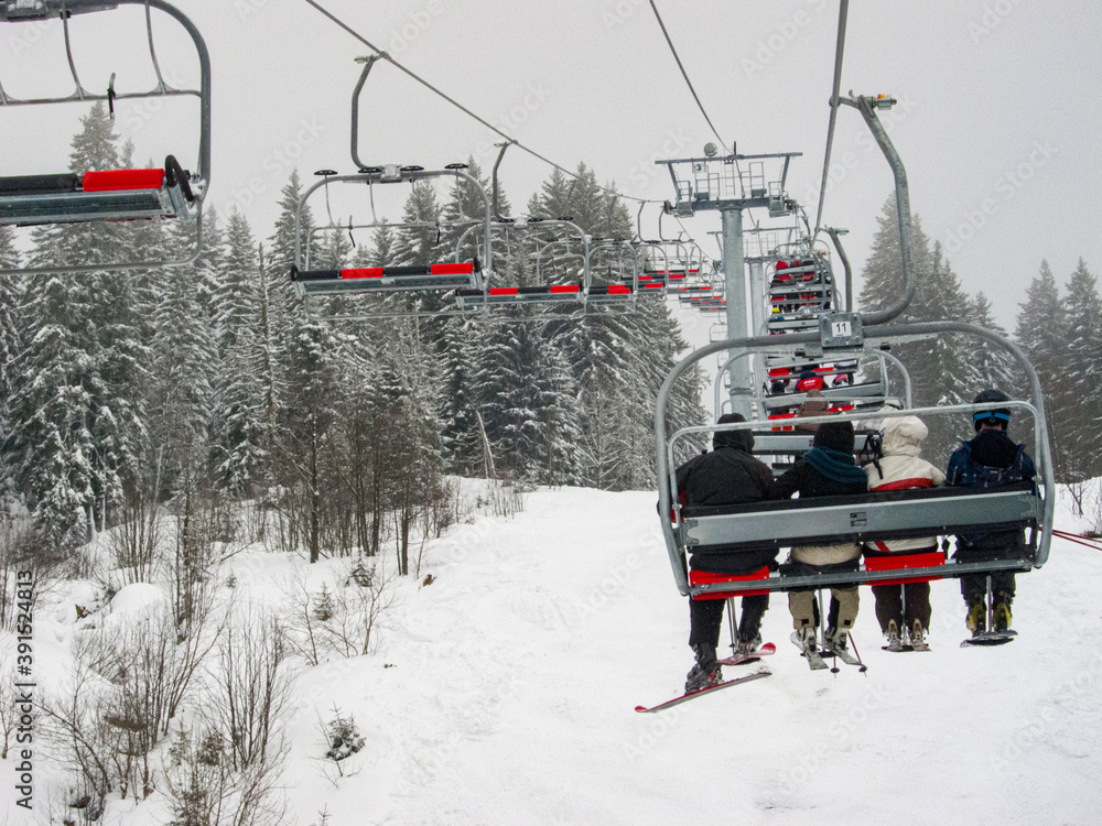Naklejka premium Télésièges