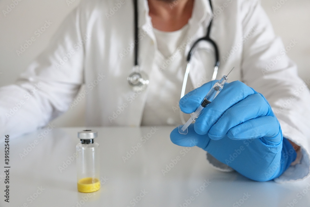 infirmier prépare la vaccination infirmier prépare la vaccination