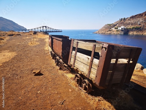 Obraz na płótnie rusty old mining cart on the island of Serifos, Greece w salonie