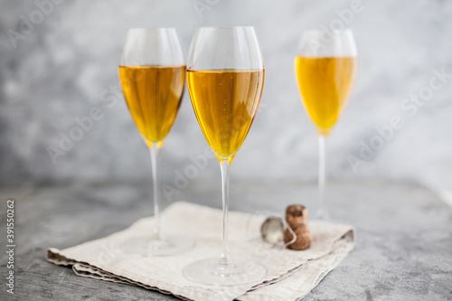 Crémant saffron cocktail photo