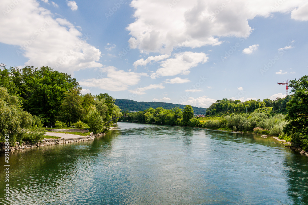 Brugg, Wasserschloss, Flusslandschaft, Aare, Fluss, Aareuferschutzgebiet, Wald, Waldweg, Brückenwanderung, Auenschutzpark, Aargau, Sommer, Schweiz