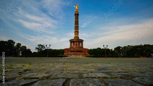 Obraz na płótnie The Victory Column in the Tiergarten district of Berlin w salonie