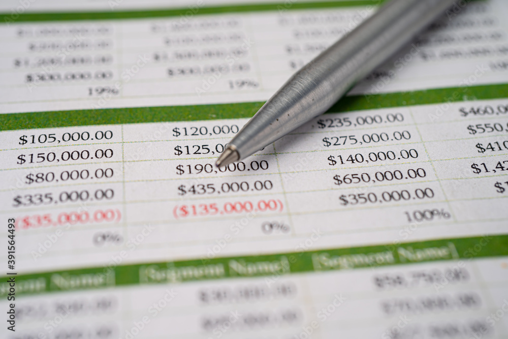 Obraz premium Pen on spreadsheet table paper. Finance development, Banking Account, Statistics Investment Analytic research data economy, trading, Mobile office reporting Business company meeting concept.