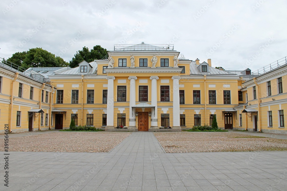 Patio. Bobrinsky Palace. St. Petersburg.