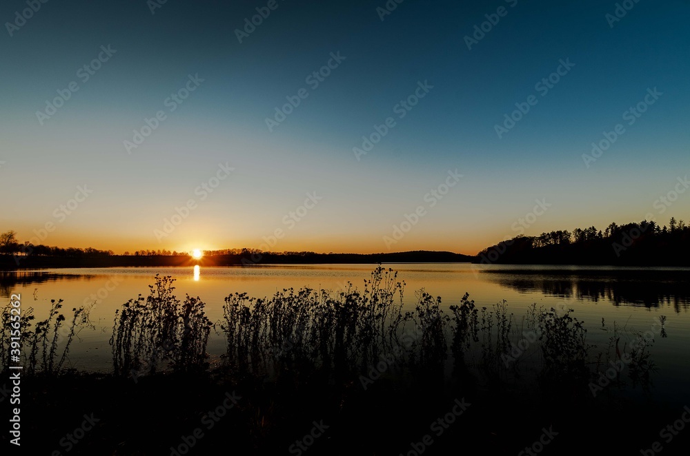 Herbst am Wasser Sonnenuntergang Abendrot Silhouette
