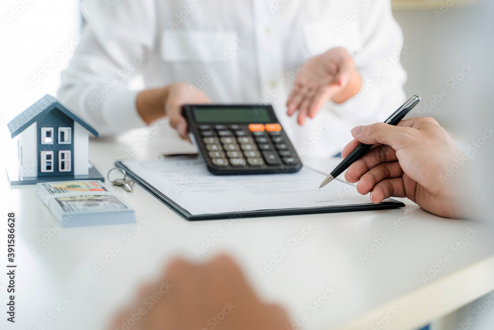 Real estate agent give a financial advice to customer about house debt. Real estate agent give a financial advice to customer about house debt.