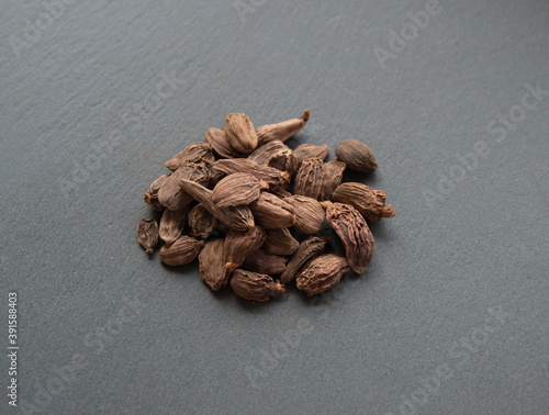 Black cardamon (brown cardamom, Amomum subulatum)  photo