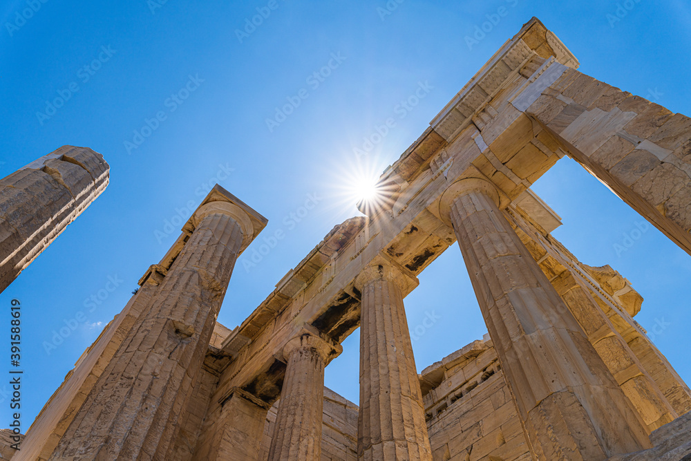 Acrópolis, partenón, templo de zeus y teatro en Atentas