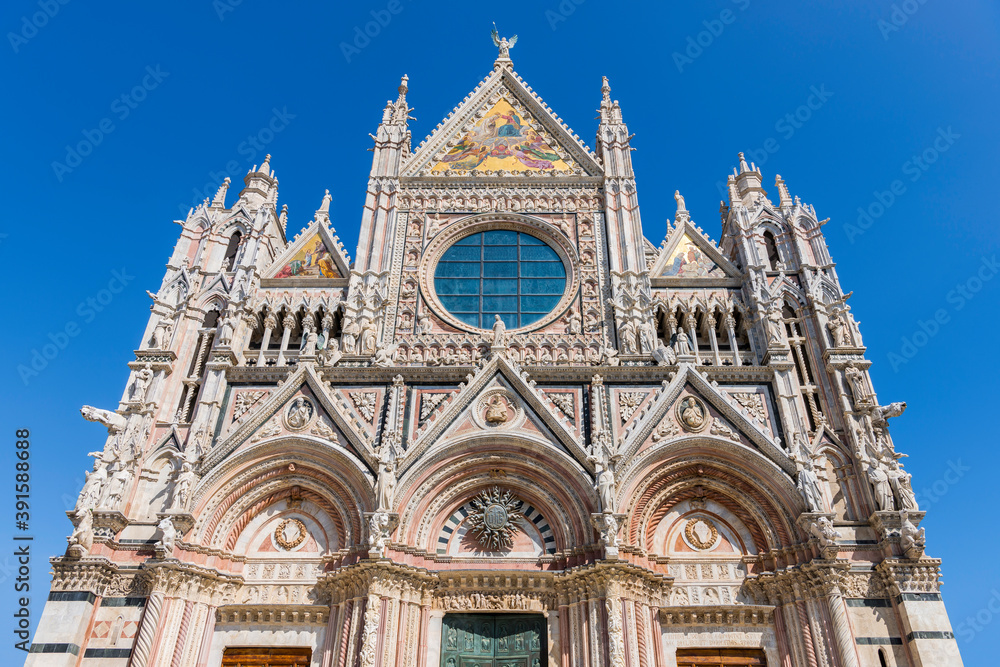 Der Dom in der Altstadt von Siena in der Toskana, Italien