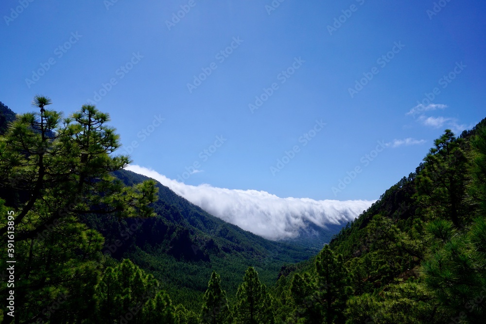 Wolkenwasserfall auf La Palma
