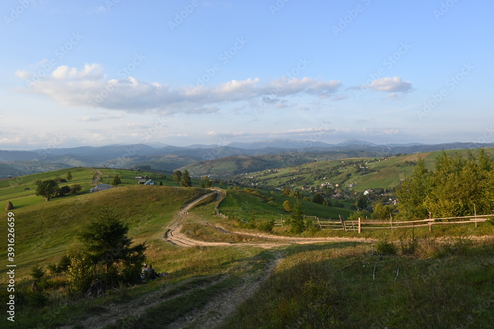 Obraz premium road to the mountains