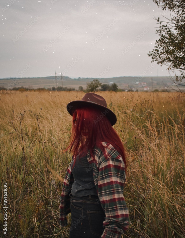 Obraz premium girl in a cowboy hat