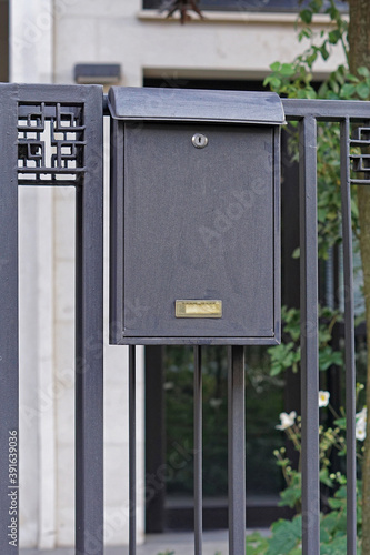 Letter box gate