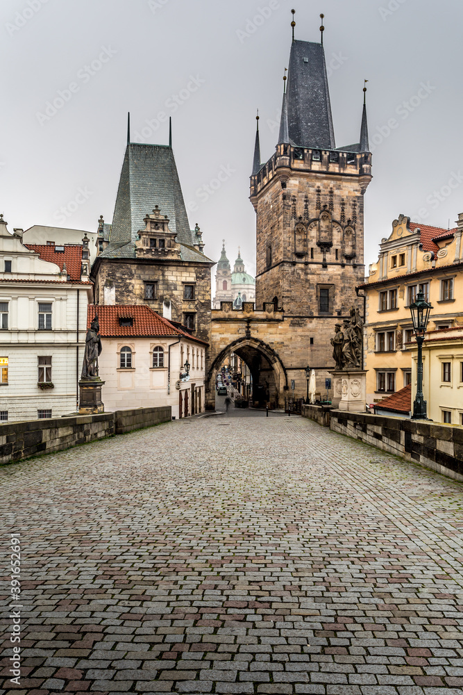 Fototapeta premium In the morning on Charles Bridge in Prague