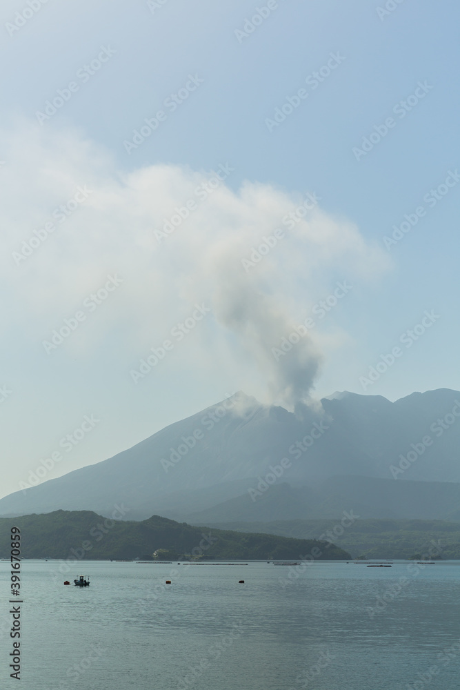 日本　鹿児島県の噴煙を上げている桜島