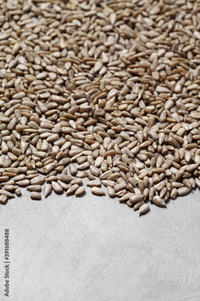 Obraz premium sunflower seeds on rustic background