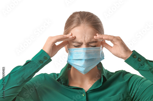 Stressed young woman wearin...
