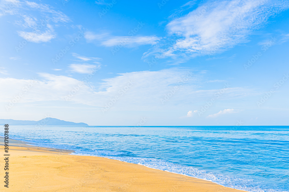 Beautiful tropical beach sea ocean with blue sky and white cloud
