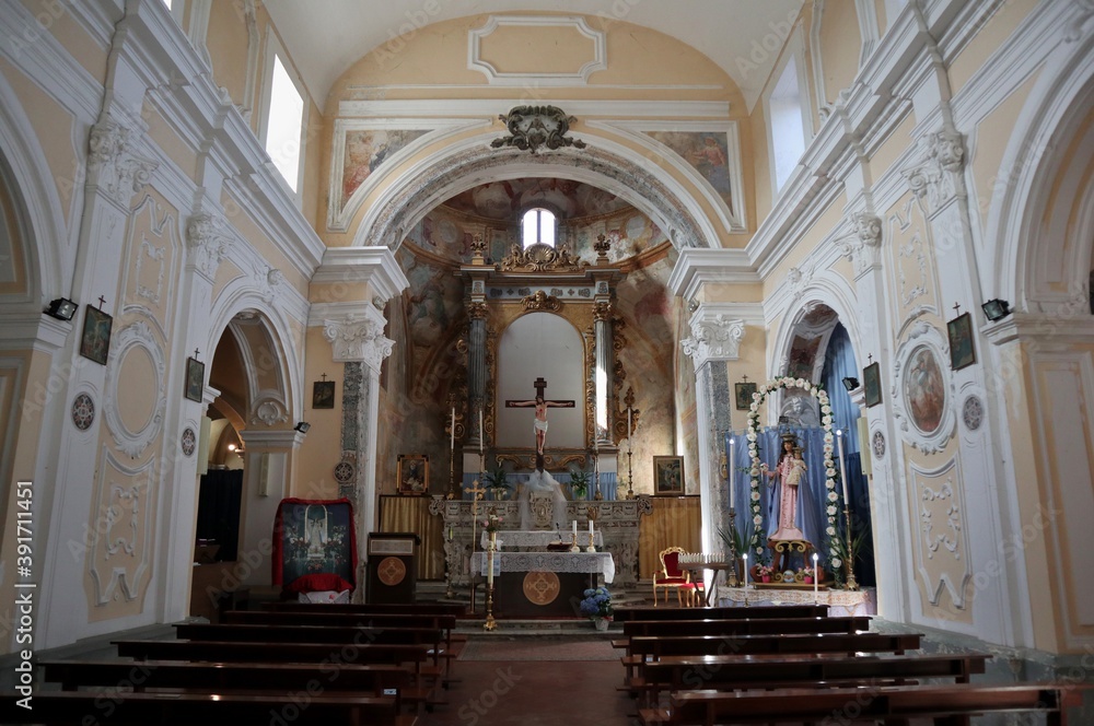 Castel Morrone - Interno della Chiesa dell'Ave Gratia Plena