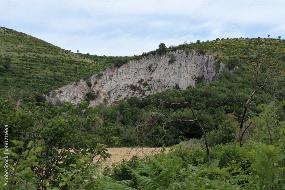 Castel Morrone - Scorcio della Comola Grande