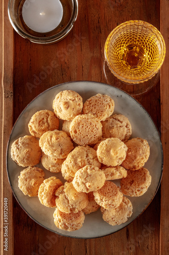 Tableau sur toile Amaretti, traditional Italian almond cookies, with a glass of Amaretto liqueur a