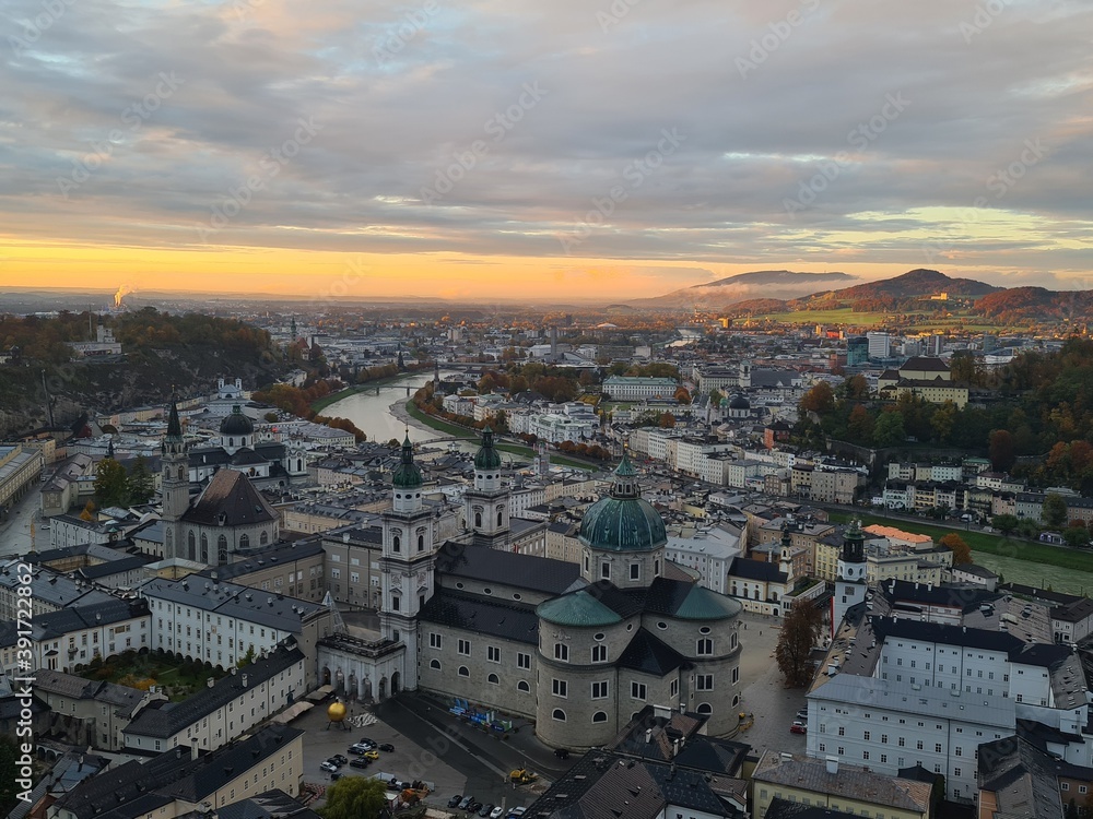 Obraz premium Mesmerizing shot of beautiful cityscape, fall Salzburg, Austria.