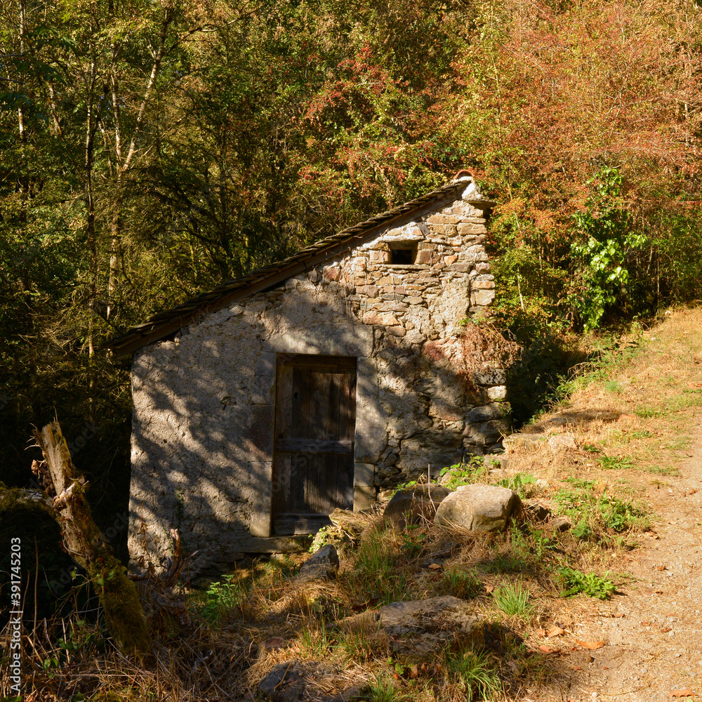 Carré maison de berger sur le chemin de Najac (12270), Aveyron en Occitanie, France