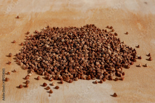 Photo food buckwheat groats. Texture background grain buckwheat groats.Diet concept. Background texture of buckwheat. Image food product porridge buckwheat grains