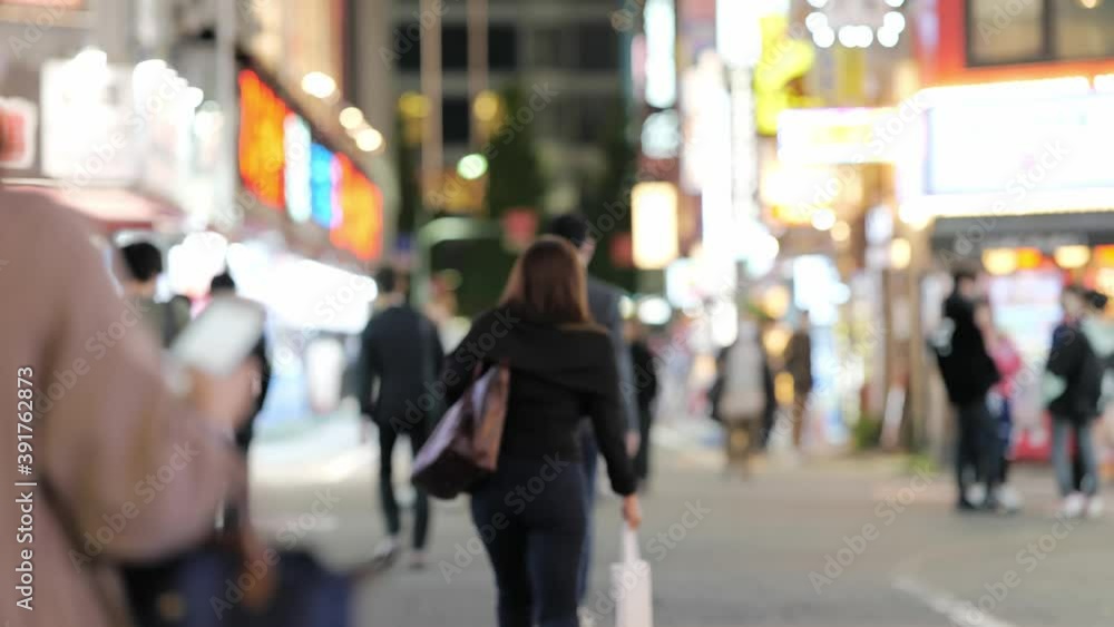 歩く人々 歩く人々