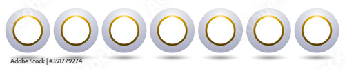 Boules de loto vide sur fond blanc 