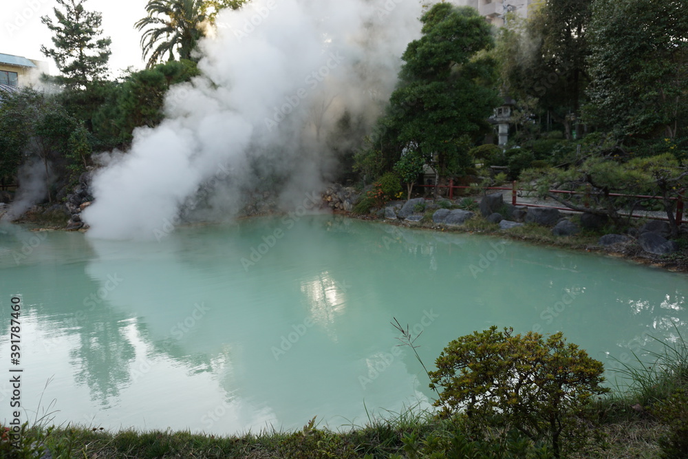 白池地獄、温泉 、別府地獄めぐり，乳白色の熱水
Shiraike Jigoku, Onsen, Beppu Jigoku Tour, Milky White Hot Water