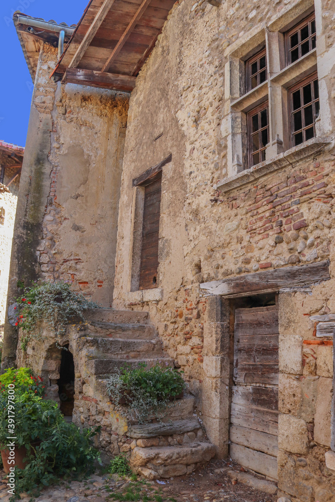 Auvergne-Rhône-Alpes - Ain - Pérouges - Village médiéval - Très vieille maison monument historique