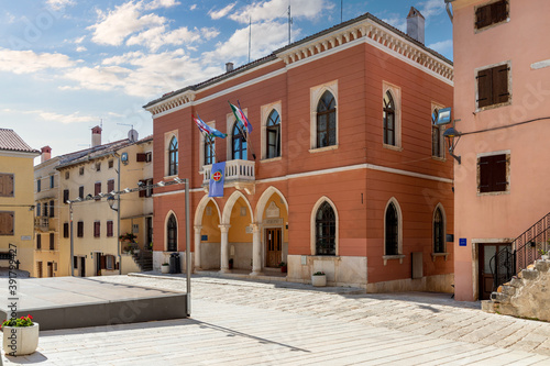 Rathaus und Marktplatz von Bale Valle in Kroatien, © Tilo Grellmann