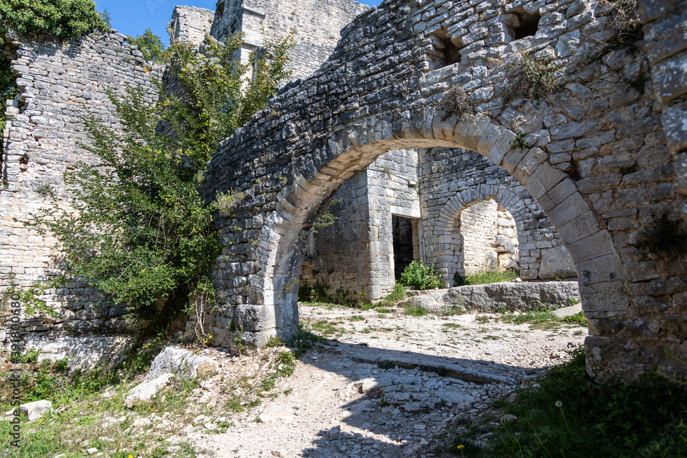 Ruinenstadt Dvigrad in Kroatien