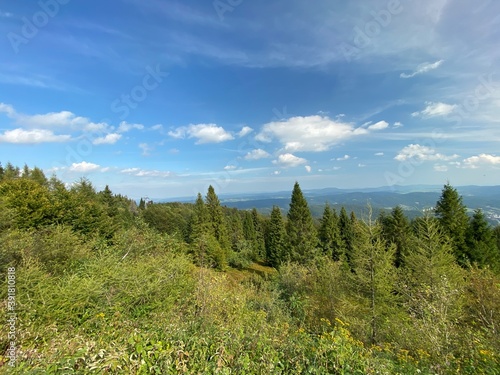 widok z Jaworzyny Krynickiej na góry Beskid Sądecki