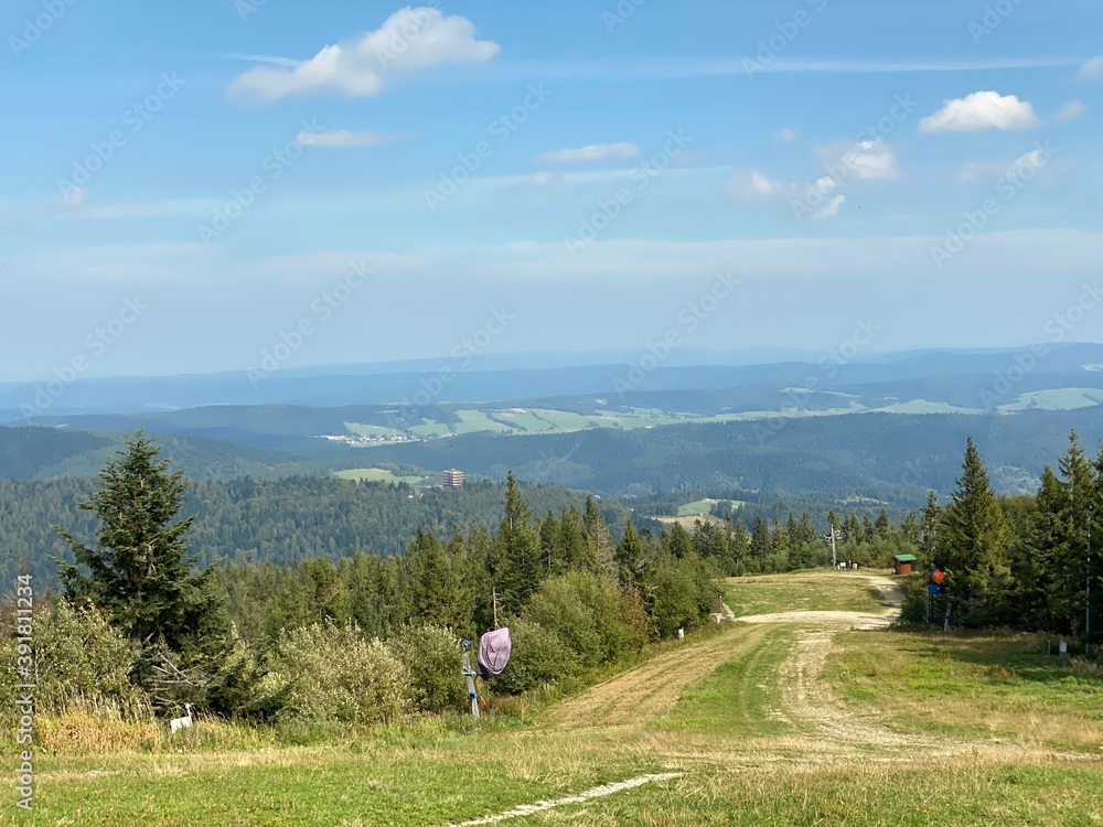 widok z Jaworzyny Krynickiej na góry Beskid Sądecki widok z Jaworzyny Krynickiej na góry Beskid Sądecki