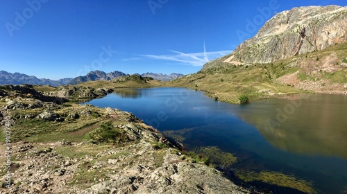 Fototapeta Naklejka Na Ścianę i Meble -  Lac de montagne