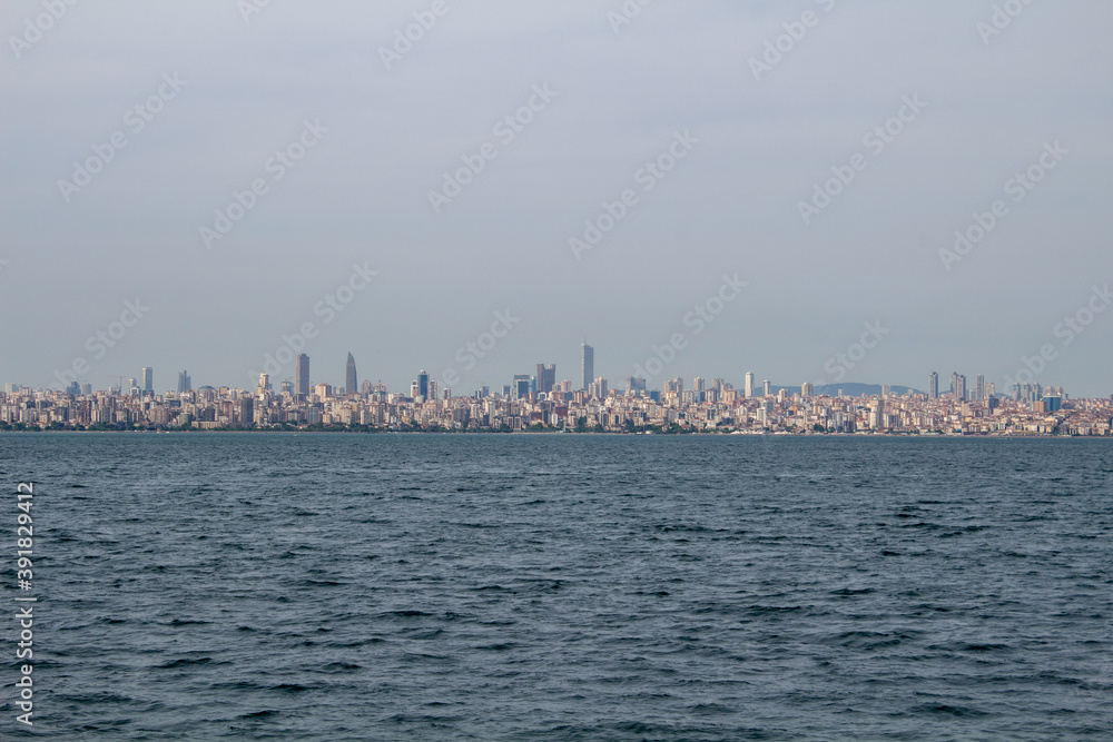 Istanbul Stadtblick vom Bosporus mit Fähre Turm und Brücke Istanbul Stadtblick vom Bosporus mit Fähre Turm und Brücke