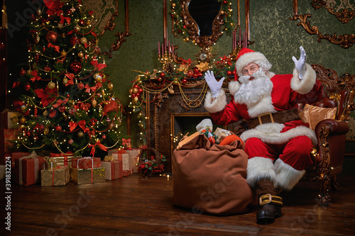 Obraz na plátne generous santa claus
