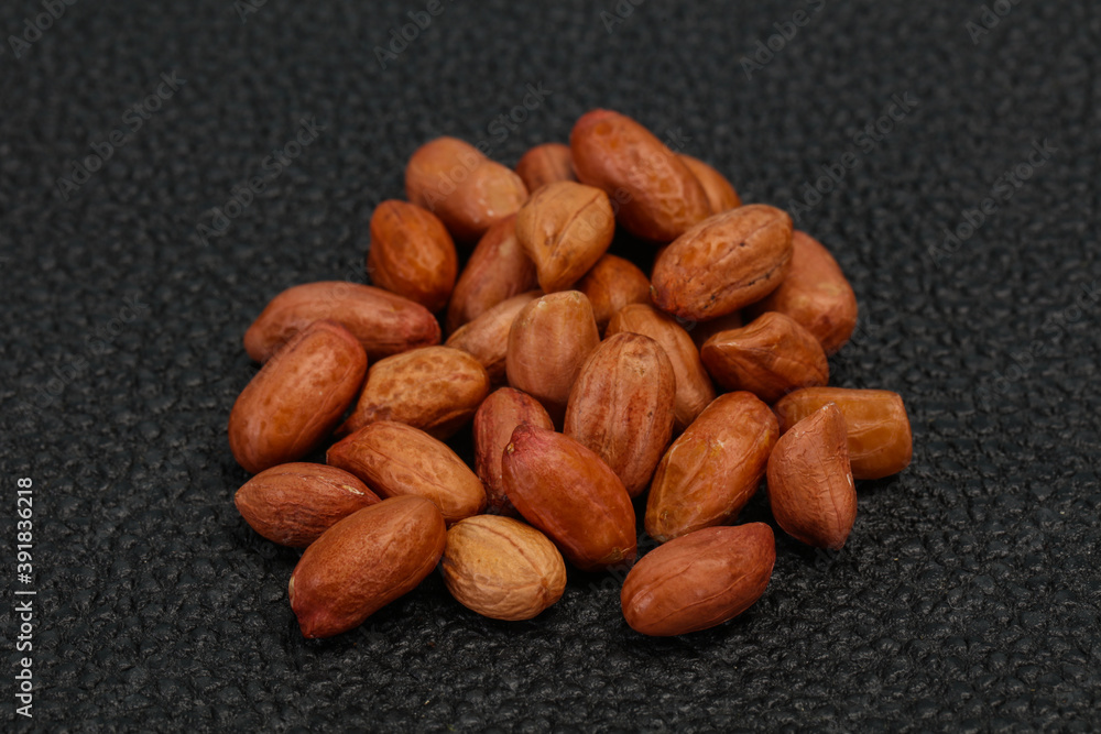 Obraz premium Raw peanut heap - for roast