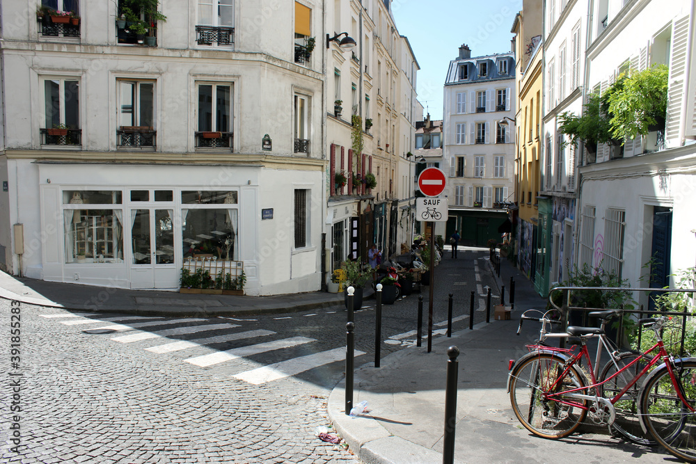 Paris - Montmartre - Rue Berthe / Androuet