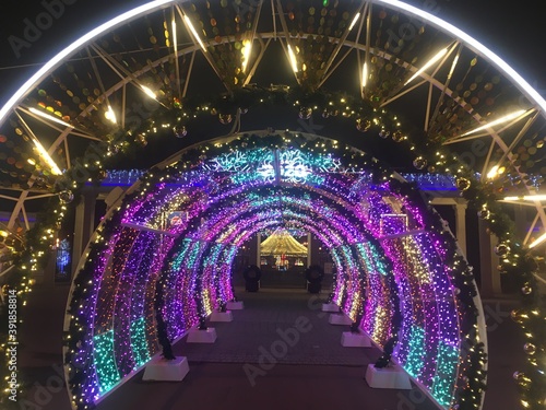 New Year's tunnel made of decorations and bright lights and garlands © Алексей Пермяков
