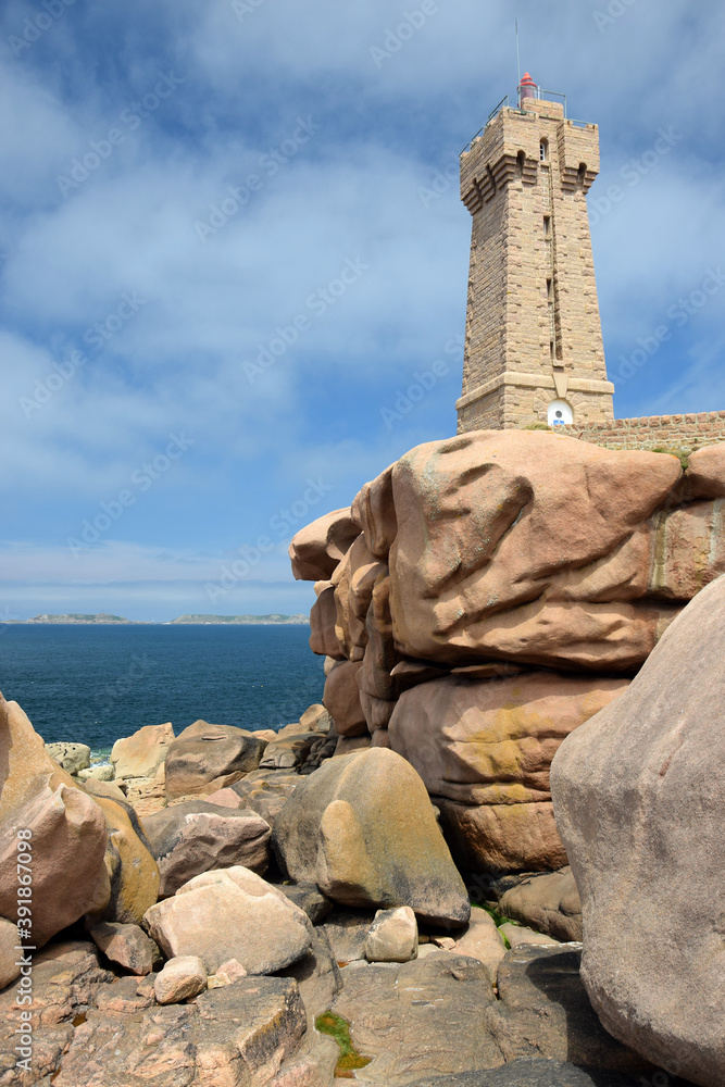 Fototapeta premium Leuchtturm bei Ploumanach, Bretagne